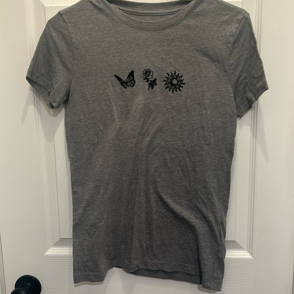 AEROPOSTALE Grey Graphic T-Shirt SIZE: Medium
